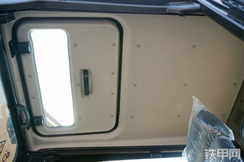 三一重工SY215C挖掘机局部