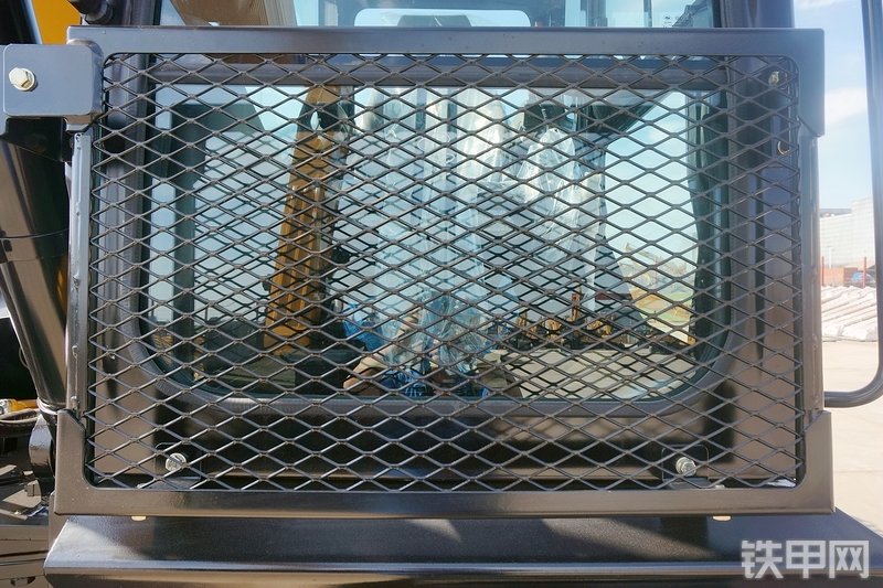 三一重工SY245H挖掘机局部