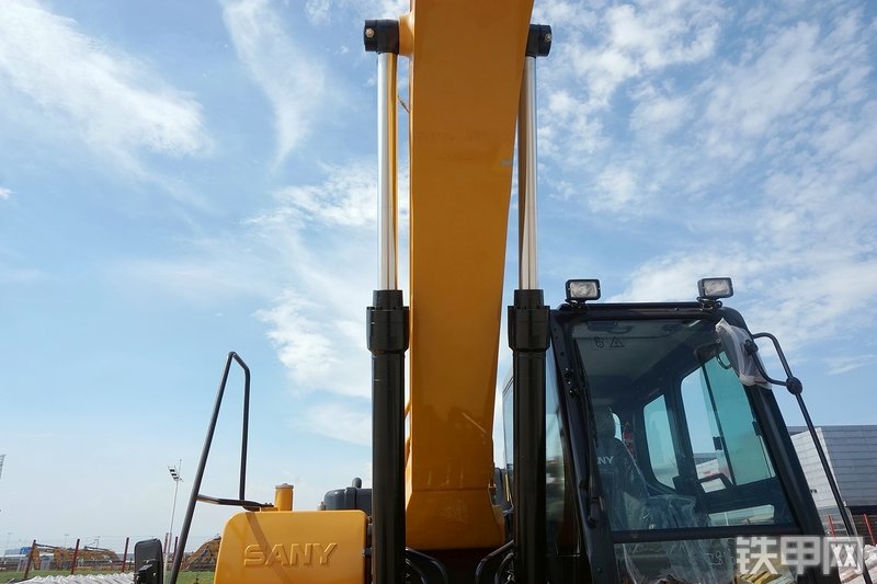 三一重工SY225C挖掘机局部