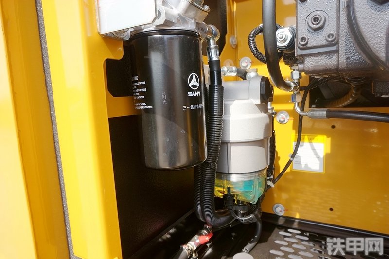 三一重工SY215CA加长臂挖掘机局部