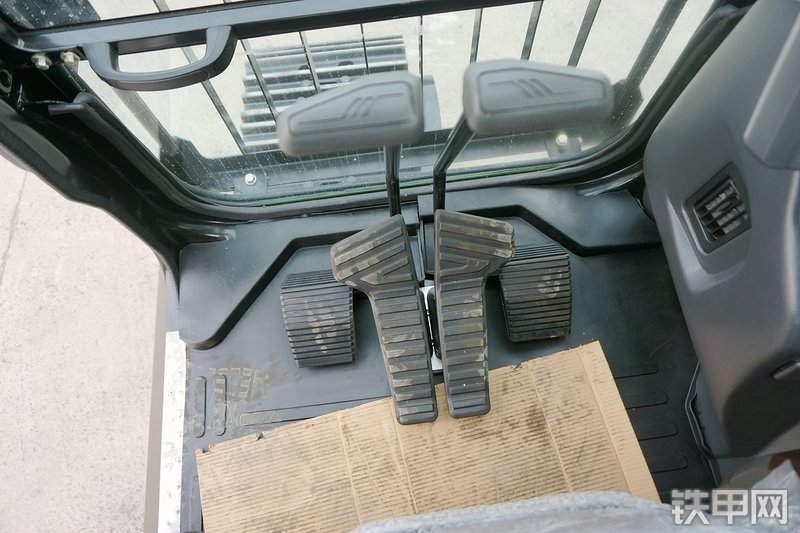 三一重工SY365H挖掘机局部