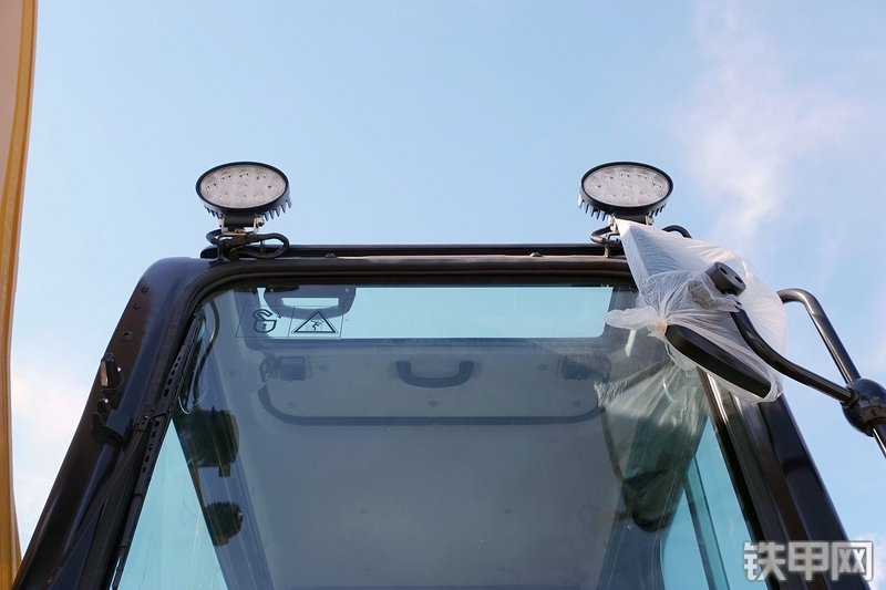 三一重工SY265C挖掘机局部