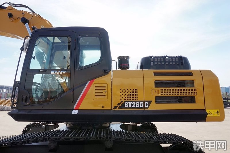 三一重工SY265C挖掘机整机外观