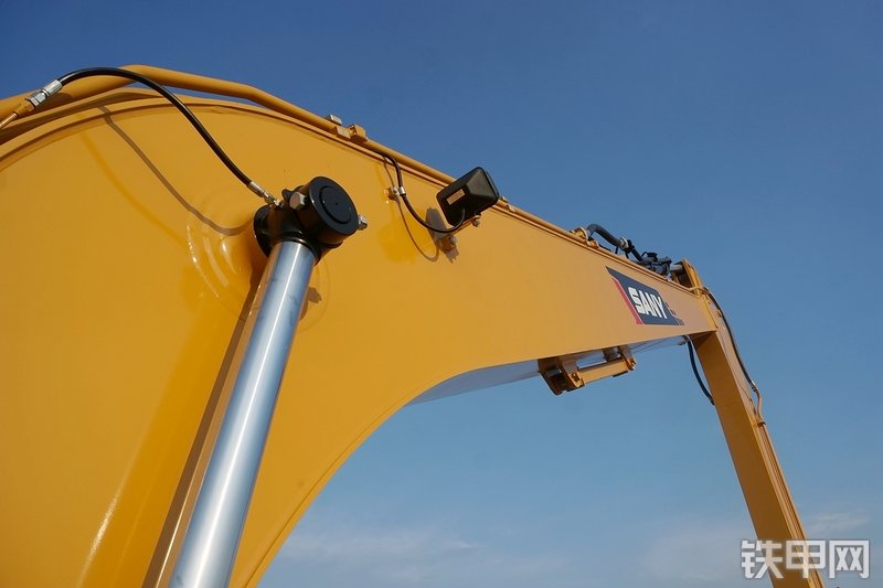 三一重工SY215CA加长臂挖掘机局部