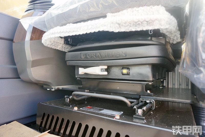 三一重工SY245H挖掘机局部