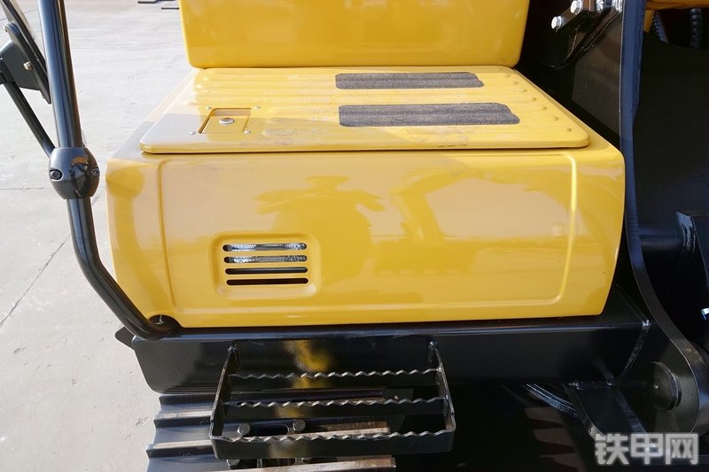 三一重工SY305H挖掘机局部