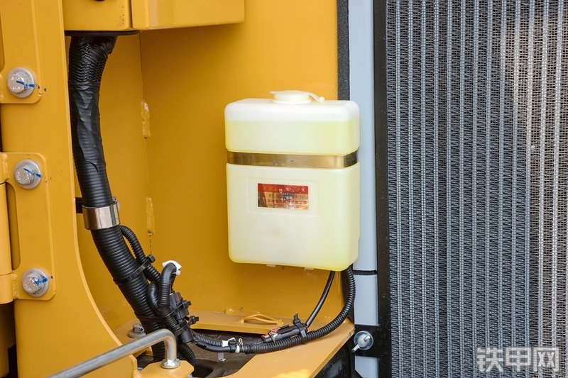 三一重工SY750H-松土器挖掘机局部