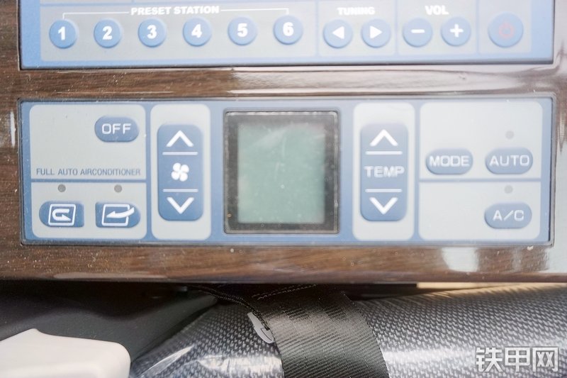 三一重工SY365H加长臂挖掘机局部