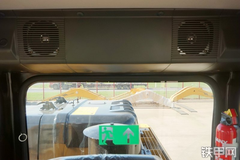 三一重工SY245H挖掘机局部