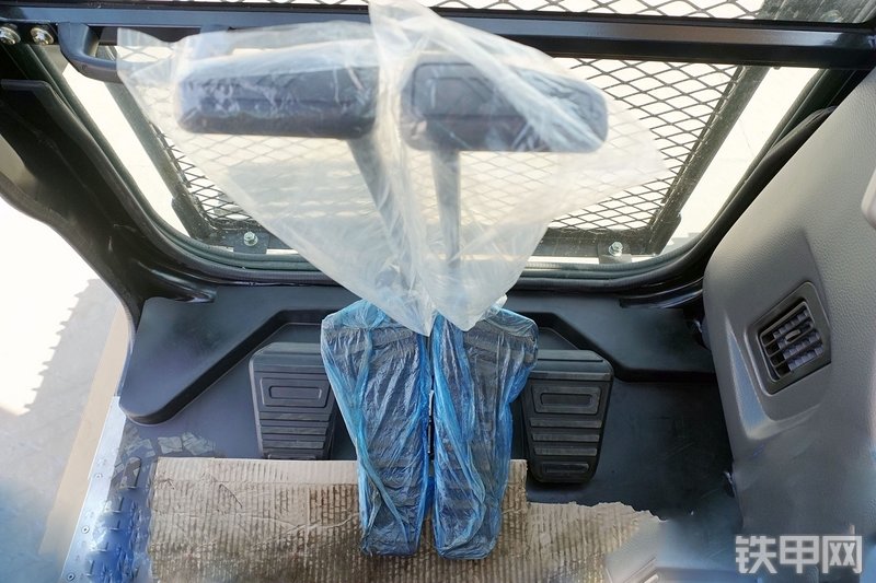 三一重工SY265C挖掘机局部