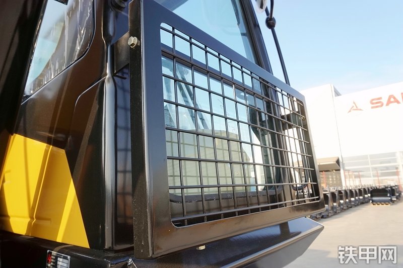 三一重工SY305H挖掘机局部