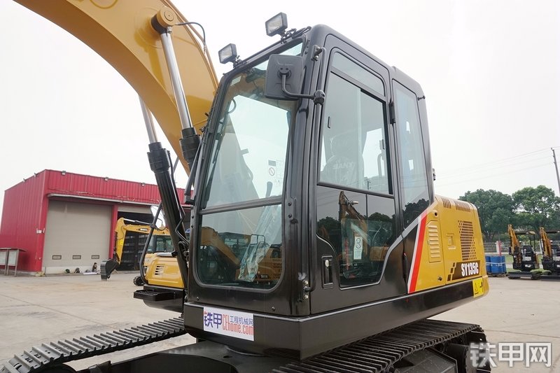 三一重工SY135C挖掘机整机外观
