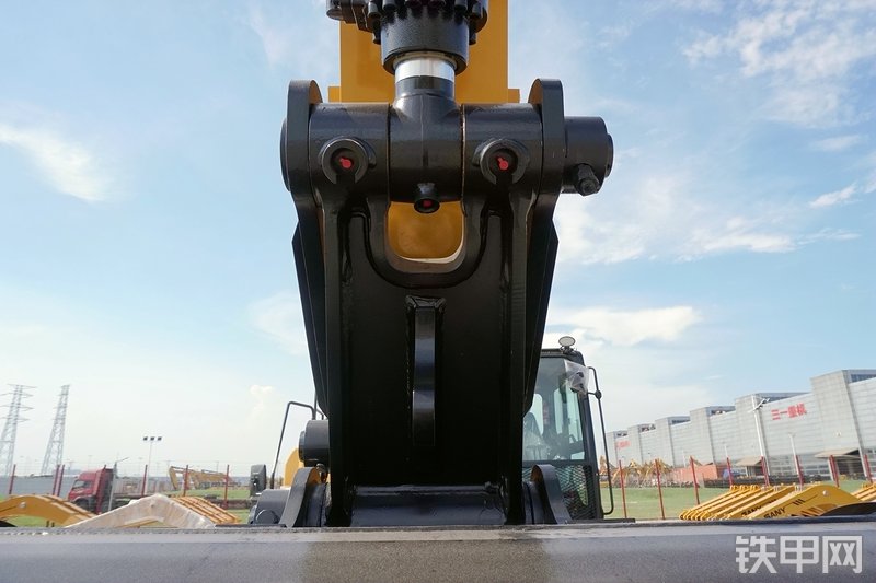 三一重工SY265C挖掘机局部