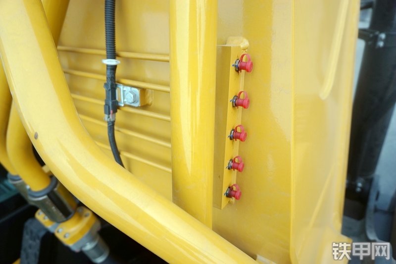 三一重工SY365H加长臂挖掘机局部