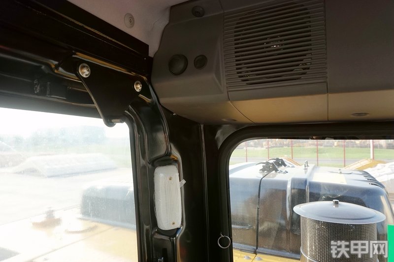 三一重工SY305H挖掘机局部