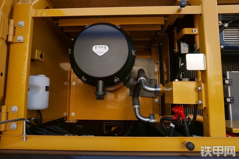 三一重工SY305H挖掘机局部