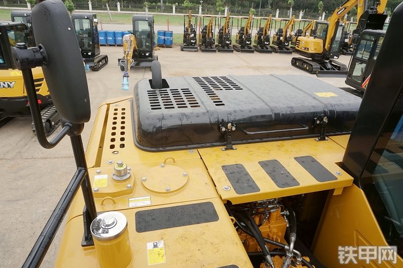 三一重工SY155W挖掘机局部