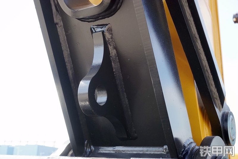 三一重工SY265C挖掘机局部