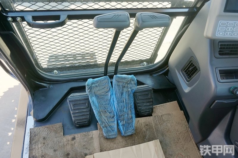 三一重工SY245H挖掘机局部