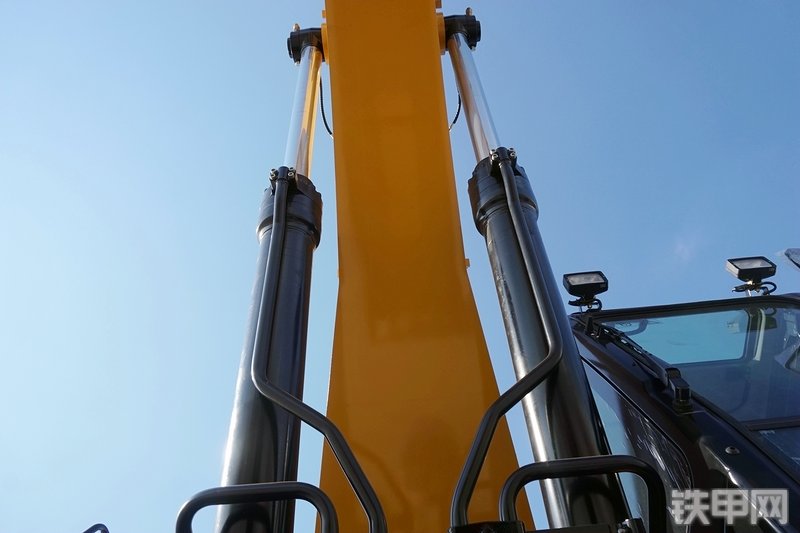 三一重工SY285C挖掘机局部