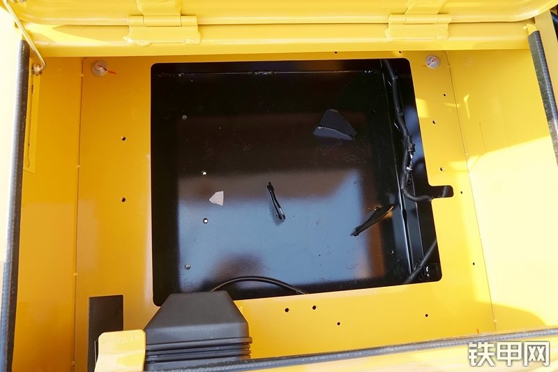 三一重工SY305H挖掘机局部