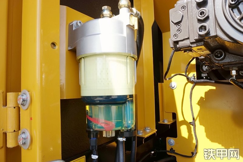 三一重工SY265C挖掘机局部