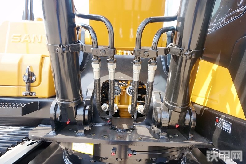 三一重工SY245H挖掘机局部