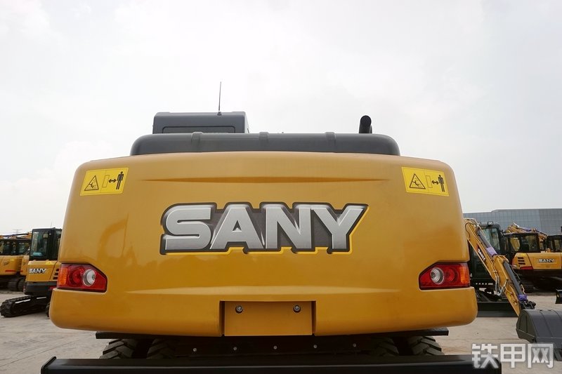 三一重工SY155W挖掘机整机外观