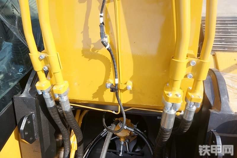 三一重工SY245H挖掘机局部