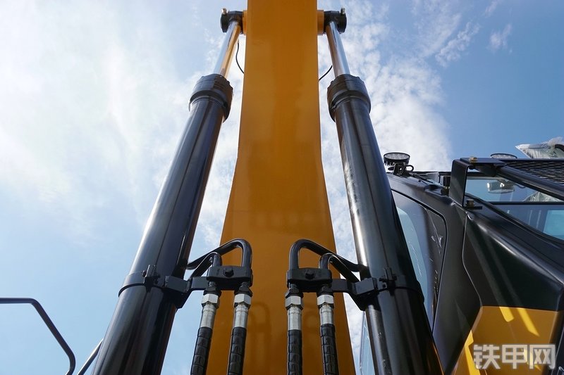 三一重工SY265C挖掘机局部