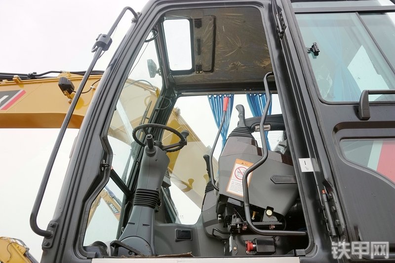 三一重工SY155W挖掘机局部