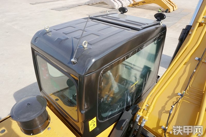 三一重工SY265C挖掘机局部