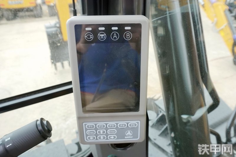 三一重工SY155W挖掘机局部