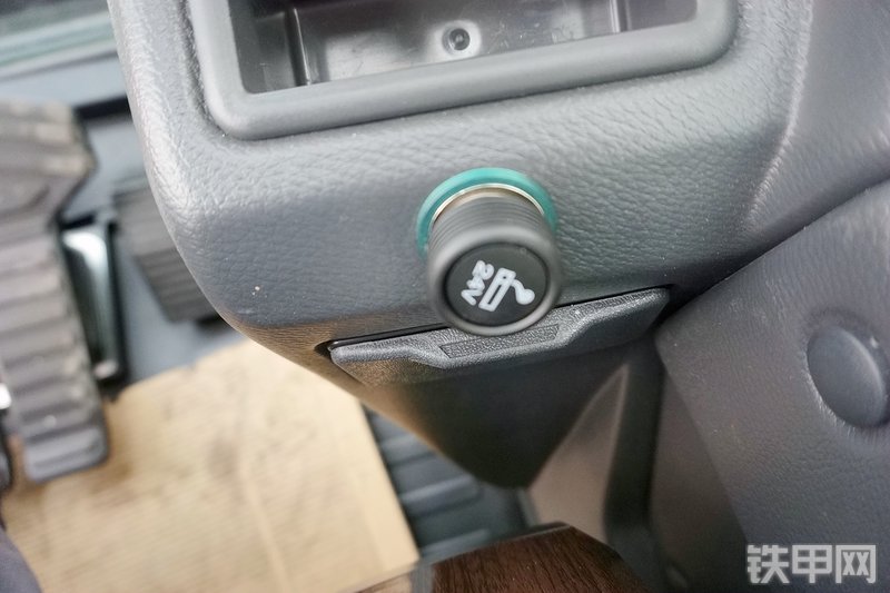 三一重工SY365H加长臂挖掘机局部