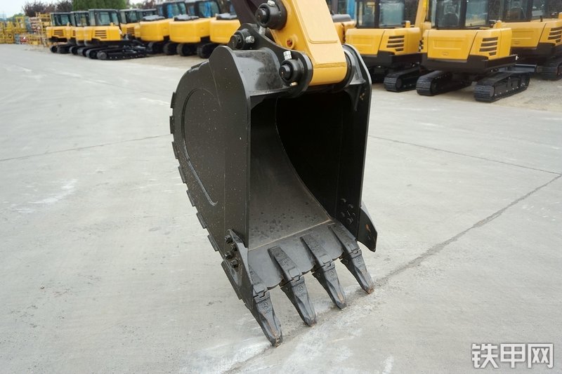 三一重工SY365H加长臂挖掘机局部