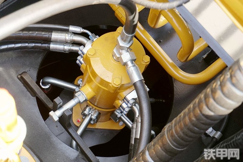 三一重工SY265C挖掘机局部