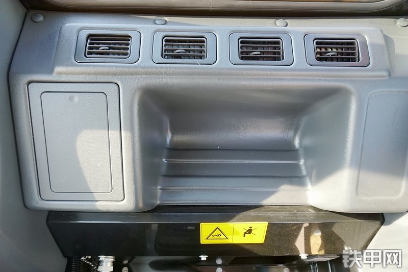 三一重工SY285C挖掘机局部