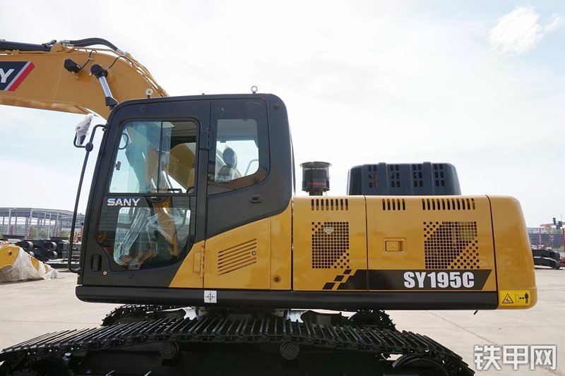 三一重工SY195C挖掘机整机外观