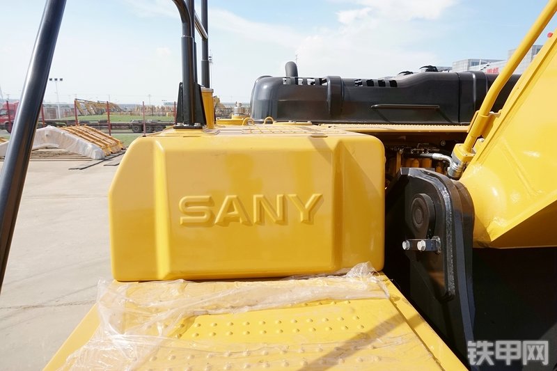 三一重工SY265C挖掘机局部