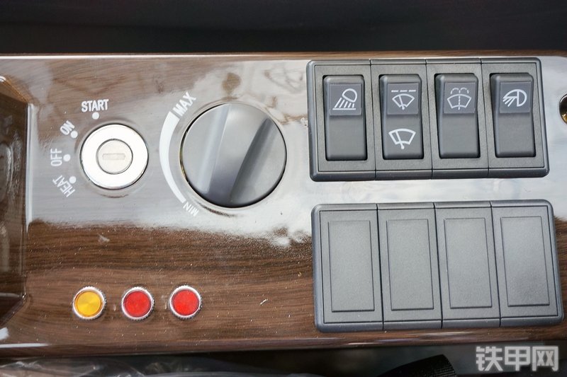 三一重工SY215C挖掘机局部