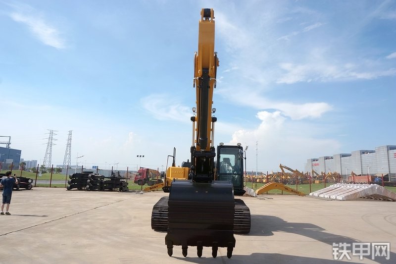 三一重工SY245H挖掘机整机外观