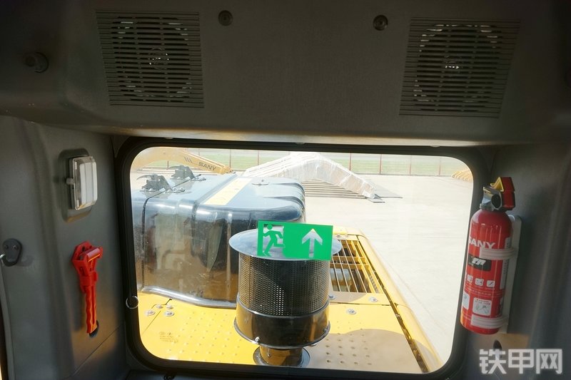 三一重工SY215C挖掘机局部