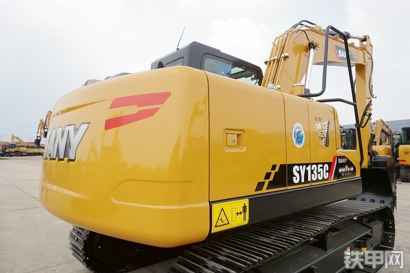 三一重工SY135C挖掘机整机外观