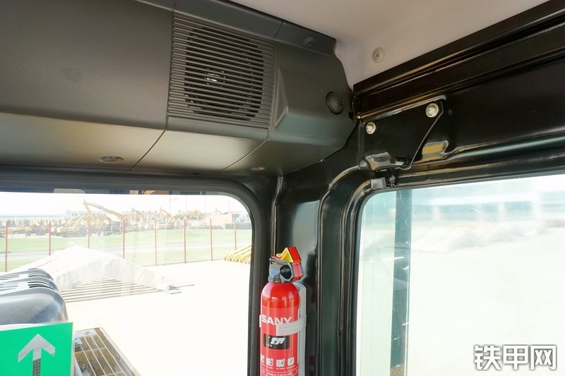 三一重工SY265C挖掘机局部