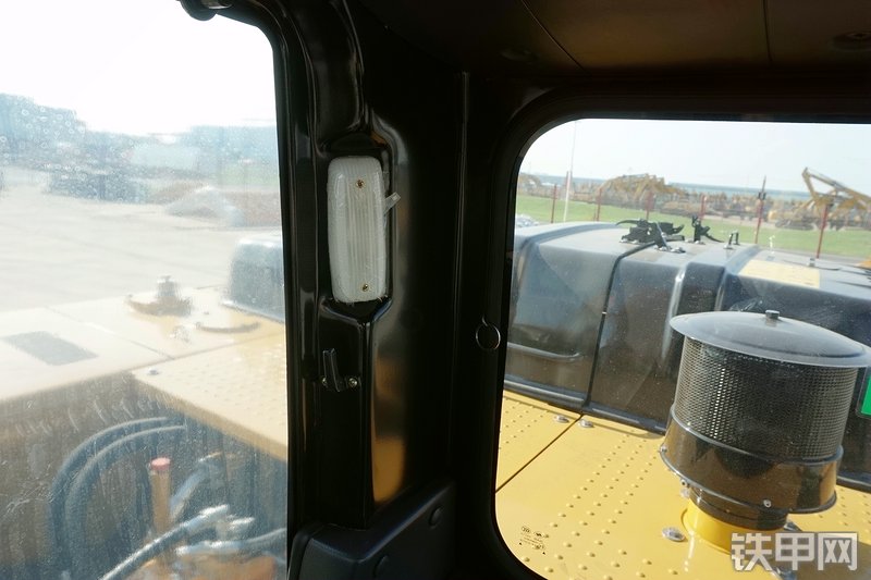 三一重工SY285C挖掘机局部