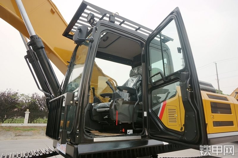 三一重工SY365H挖掘机局部