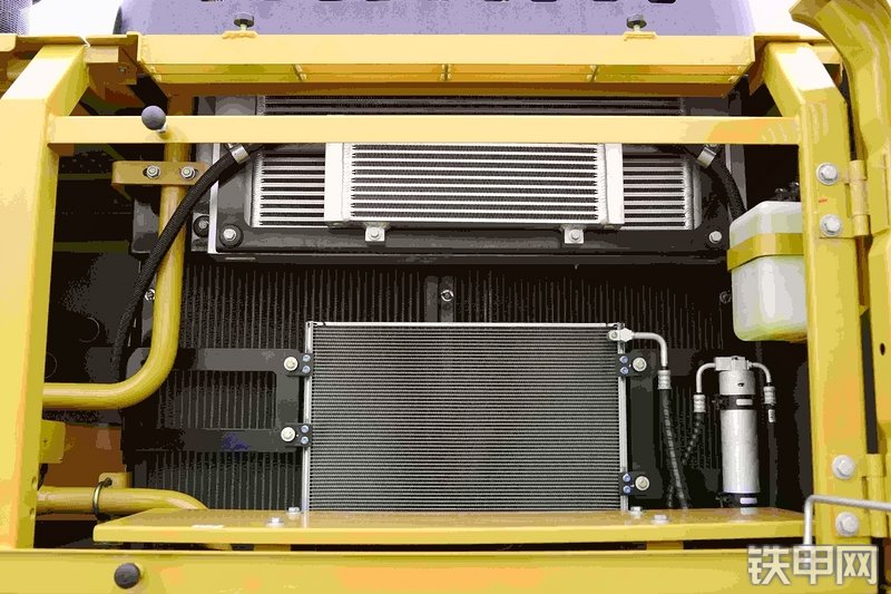 三一重工SY335H挖掘机局部