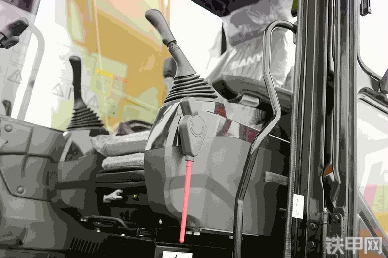 三一重工SY335H挖掘机局部