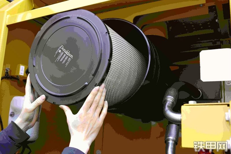 三一重工SY335H挖掘机局部