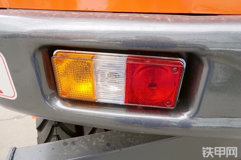 新源XY75W-9挖掘机局部